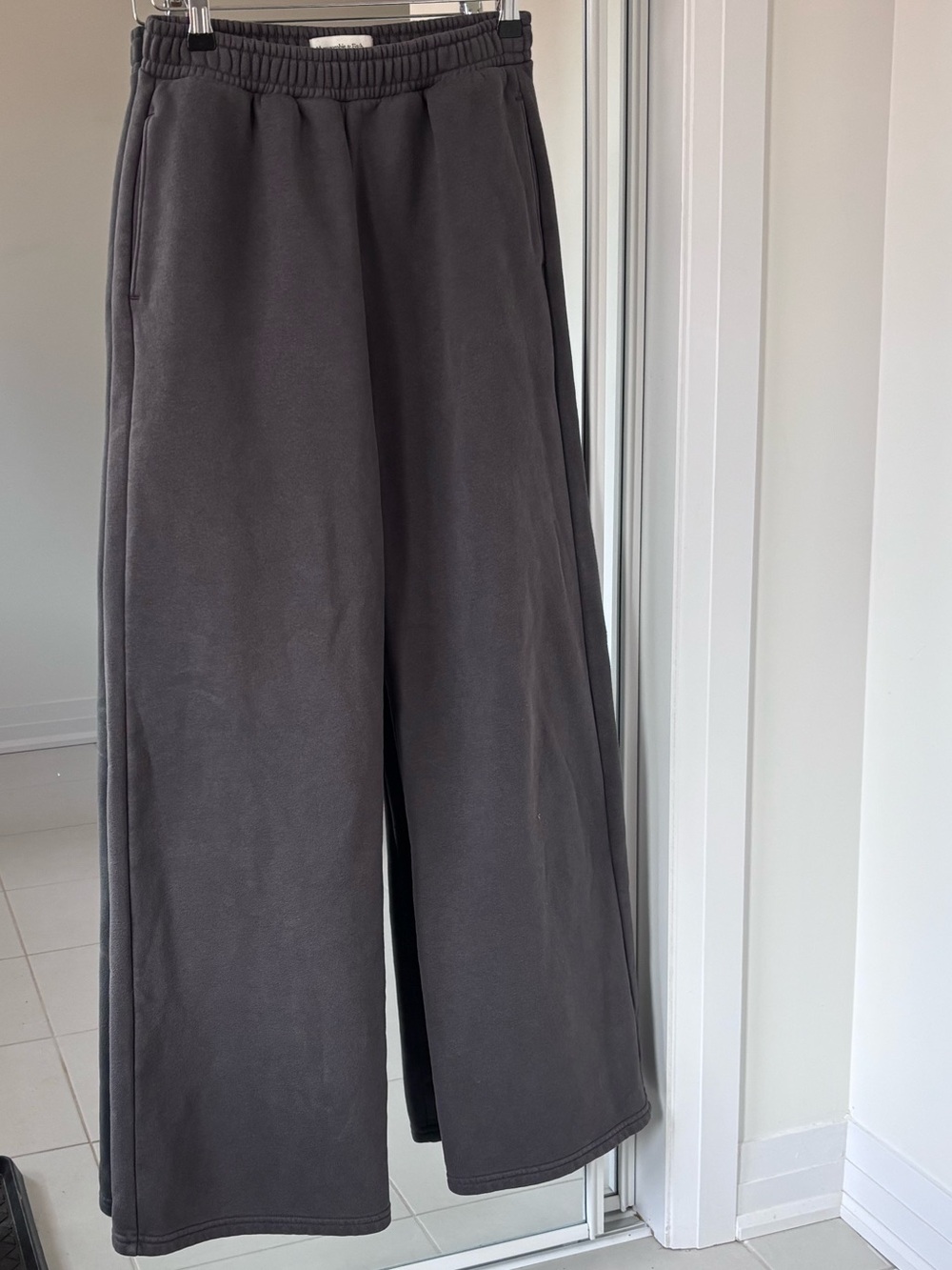 Abercrombie & Fitch Wide Leg High Rise Sweatfleece Pant in Grey 30”